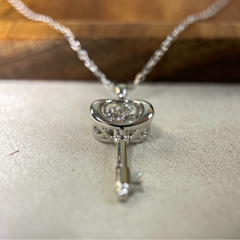 S925 Moissanite Gemstone Love Key Pendant Necklace - Picture 2 of 7